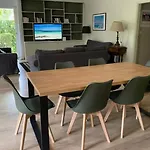 Bel Spacieux Avec Jardin Et Piscine Lejlighed *