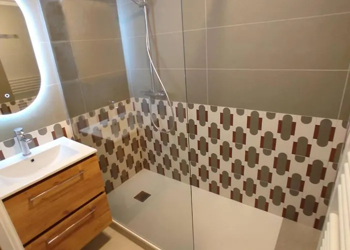 Bel Spacieux Avec Jardin Et Piscine