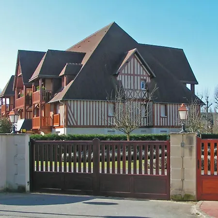Bel Spacieux Avec Jardin Et Piscine Apartment