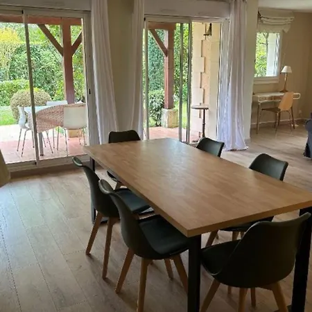 Apartment Bel Spacieux Avec Jardin Et Piscine *