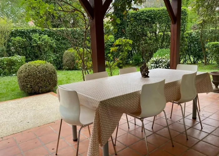 아파트 Bel Spacieux Avec Jardin Et Piscine *