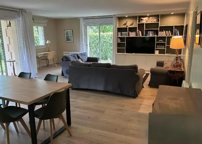 Bel Spacieux Avec Jardin Et Piscine